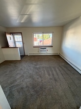 8111 W Lincoln Ave in West Allis, WI - Building Photo - Building Photo