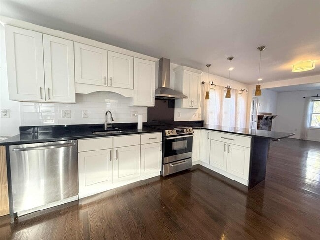 239 Quincy Shore Dr in Quincy, MA - Building Photo - Building Photo