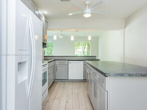 842 NE 121st St in Biscayne Park, FL - Building Photo - Building Photo