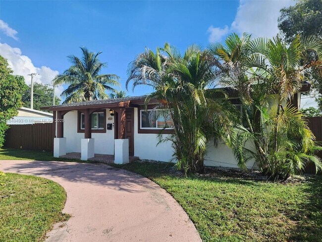 845 NW 199th St in Miami, FL - Building Photo - Building Photo