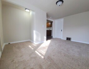 233 S 67th St, Unit 233A in Milwaukee, WI - Foto de edificio - Building Photo