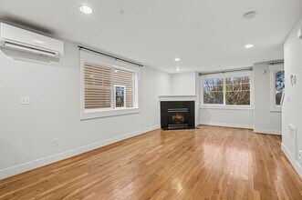 8403 8th Ave NW in Seattle, WA - Building Photo - Building Photo