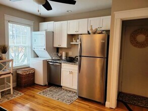 352 Chandler St, Unit 1 in Worcester, MA - Building Photo - Building Photo