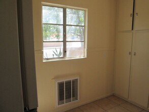 1201 Princeton Dr SE in Albuquerque, NM - Foto de edificio - Building Photo