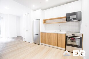 100 Lenox Rd in Brooklyn, NY - Building Photo