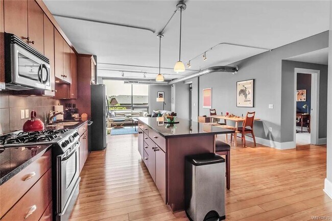 132 Lakefront Blvd in Buffalo, NY - Building Photo - Building Photo