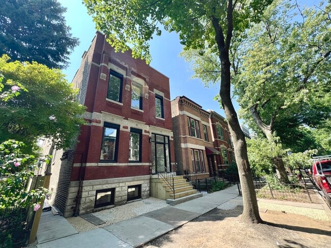 property at 822 N Winchester Ave