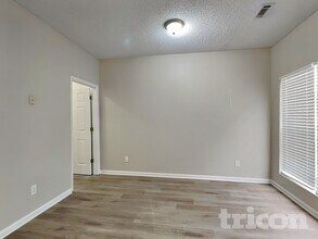 5090 Oakley Commons Blvd in Union City, GA - Building Photo - Building Photo