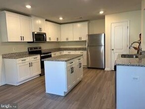 195 Rappahannock Run in Falling Waters, WV - Building Photo - Building Photo