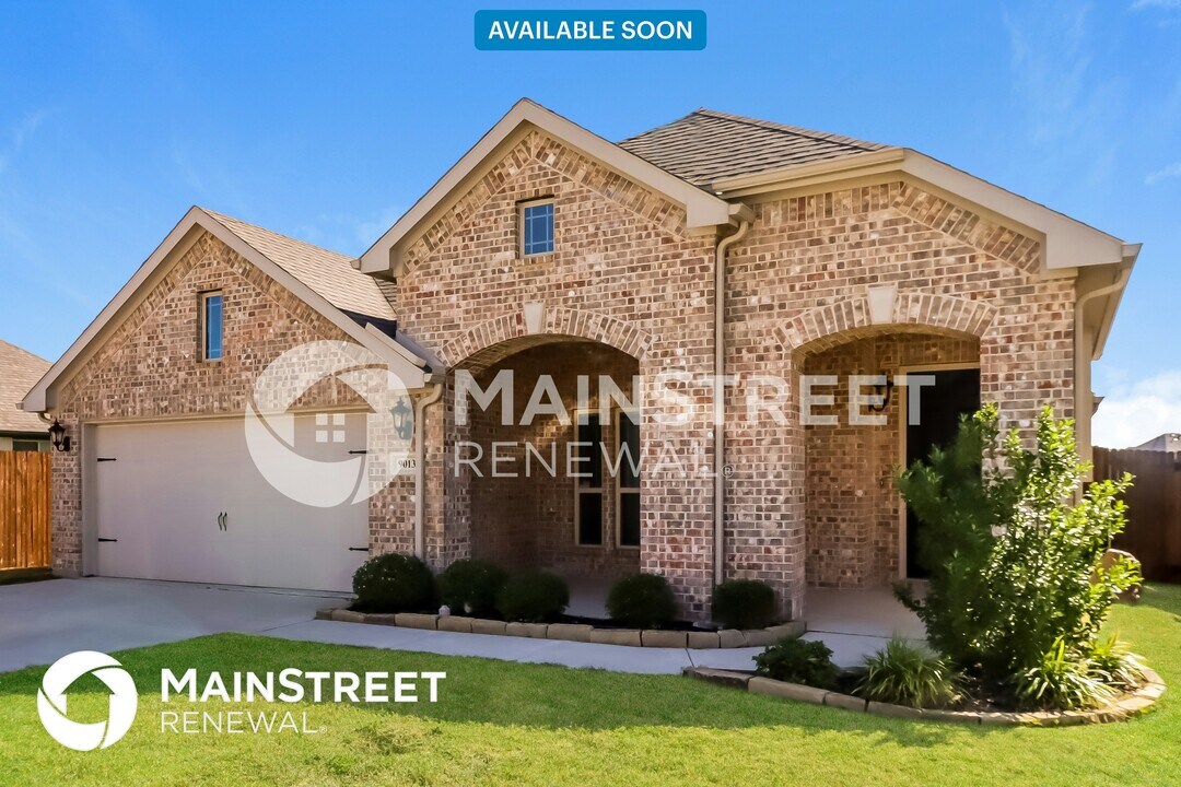 9013 Conroe Dr in Lantana, TX - Building Photo