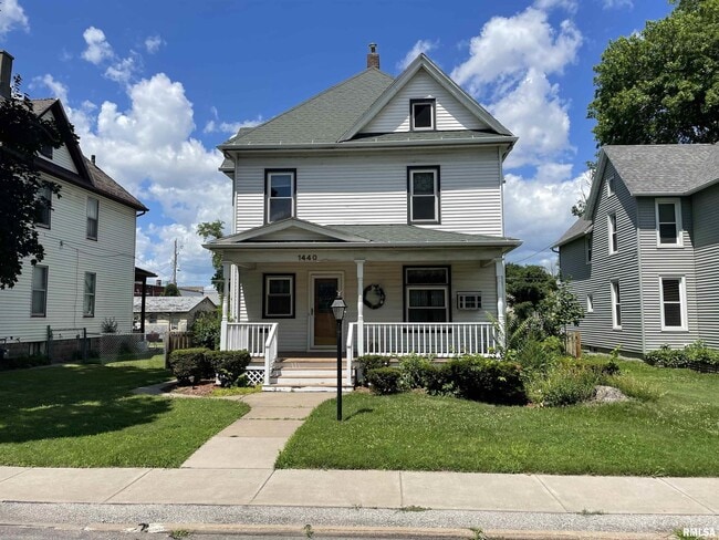 property at 1440 W 14th St