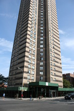 Twin Parks South East #4 in Bronx, NY - Foto de edificio - Building Photo