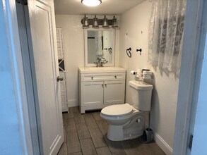 9402 N 16th St in Tampa, FL - Building Photo - Building Photo