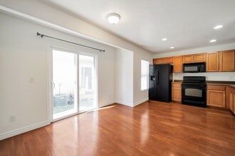 213 Speyside Way in Murray, UT - Building Photo - Building Photo