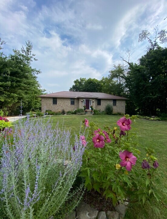 3123 Thornton St NW in North Canton, OH - Foto de edificio