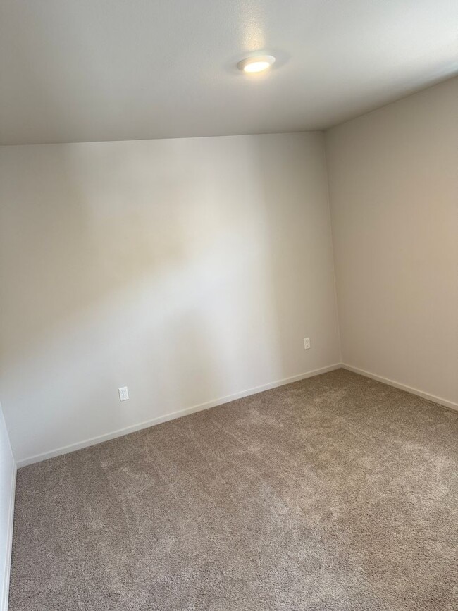 2810 Bear Cub Dr in Medford, OR - Building Photo - Building Photo