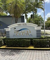 9351 Fontainebleau Blvd in Miami, FL - Building Photo