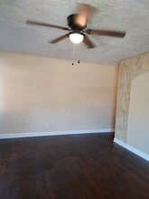 6105 Oakdale Ln in Louisville, KY - Building Photo - Building Photo