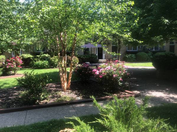 Sycamore Gardens in New Windsor, NY - Building Photo