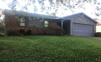 5721 Gardenia Dr in Newburgh, IN - Building Photo