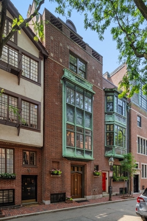 property at 32 Lime St