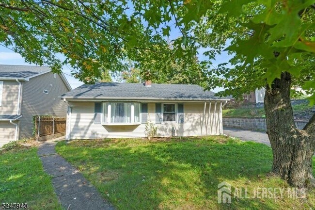 67 Woodland Ave in Fords, NJ - Building Photo - Building Photo