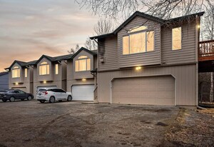 4651 Grumman St in Anchorage, AK - Building Photo