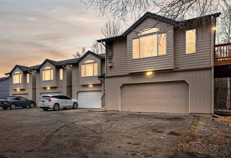 4651 Grumman St in Anchorage, AK - Building Photo