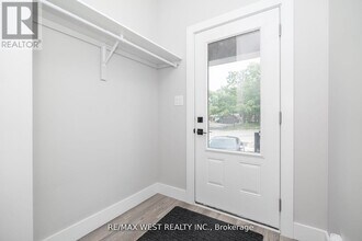 172 Cundles Rd W in Barrie, ON - Building Photo - Building Photo