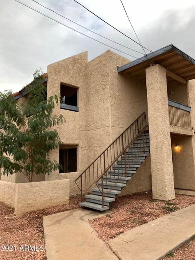 2217 E Cactus Rd in Phoenix, AZ - Building Photo - Building Photo