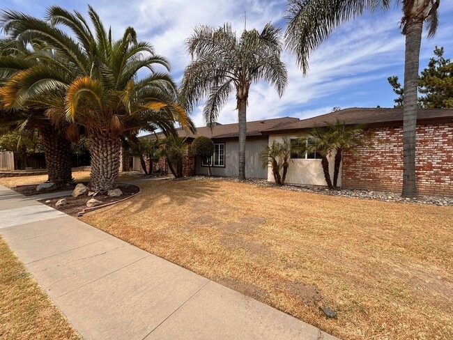 1201 S E St in Tulare, CA - Building Photo - Building Photo
