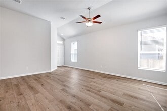 324 Nespral Dr in San Antonio, TX - Building Photo - Building Photo