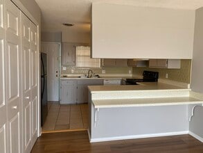 140 Kathy Ave, Unit 4 in Greeneville, TN - Foto de edificio - Building Photo