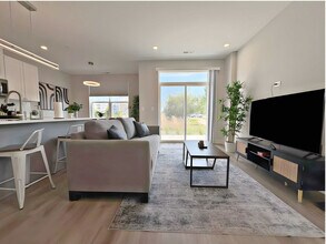 28417 Torch Pkwy, Unit SI ID1502220P in Warrenville, IL - Foto de edificio - Building Photo