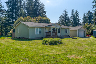 Redwood Gardens in Coquille, OR - Foto de edificio - Building Photo