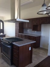 1102 Via Santorini Ct in Wasco, CA - Building Photo - Building Photo