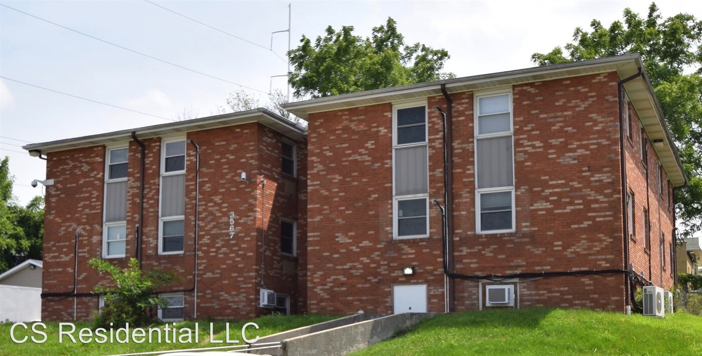 3567 Kimberly Downs Rd in Davenport, IA - Building Photo