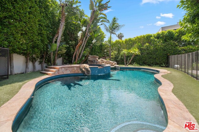 2701 Roscomare Rd in Los Angeles, CA - Building Photo - Building Photo