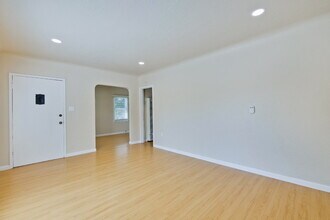 171 N Frances St in Sunnyvale, CA - Foto de edificio - Building Photo