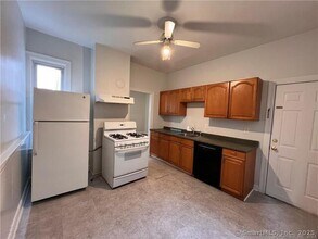 14 Relay Pl in Stamford, CT - Building Photo - Building Photo