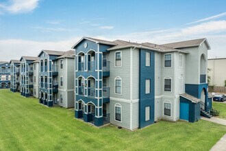 Edge Estates in Beaumont, TX - Foto de edificio - Building Photo