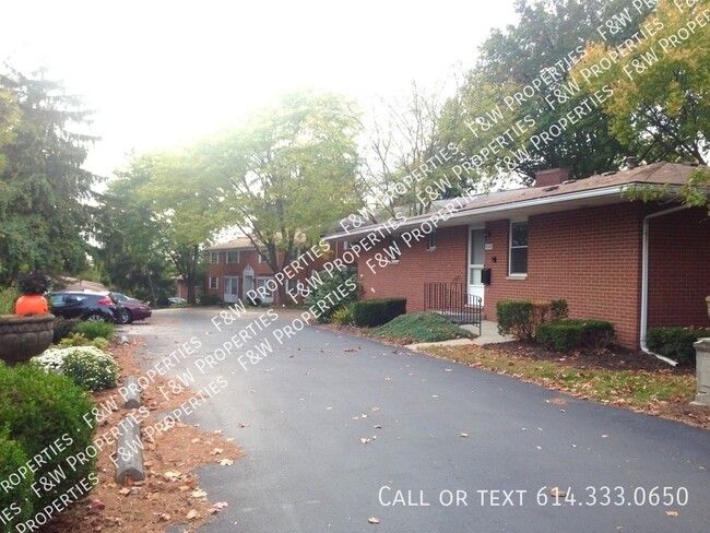 1585 Roxbury Rd in Marble Cliff, OH - Building Photo - Building Photo