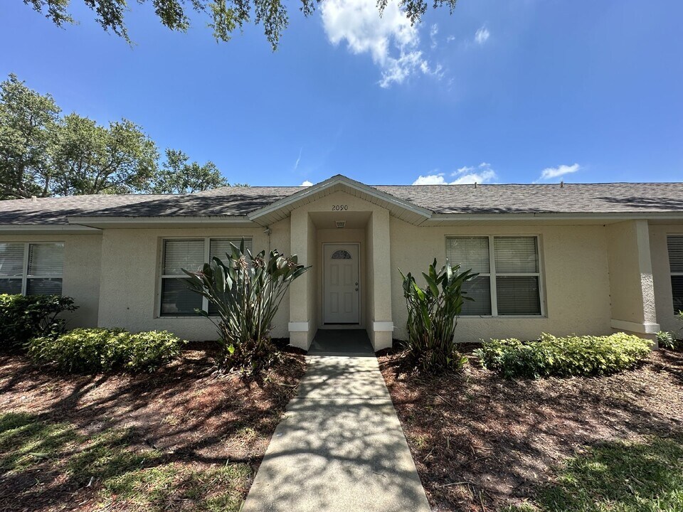 2090 Foxwood Dr in Melbourne, FL - Building Photo