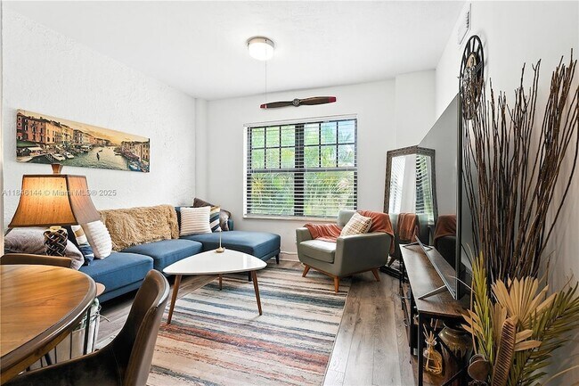 934 Michigan Ave, Unit 209 in Miami Beach, FL - Building Photo - Building Photo