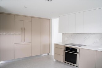 10996 NW 58th Terrace in Doral, FL - Building Photo - Building Photo