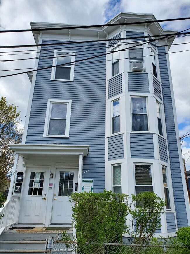 7 Durham St, Unit 3 in Somerville, MA - Building Photo - Building Photo