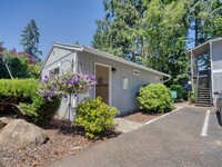 Sunset Villa Apartments in Canby, OR - Building Photo - Building Photo