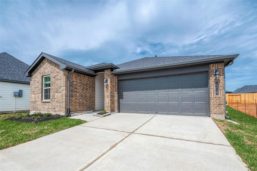 1210 Via Del Corso Ln in Richmond, TX - Building Photo