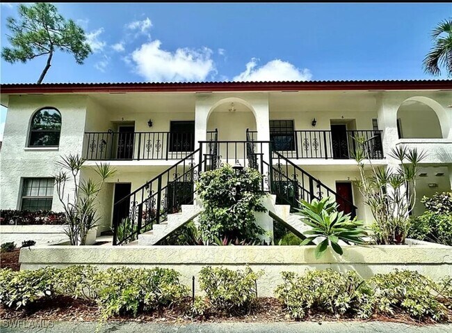 property at 905 Augusta Blvd