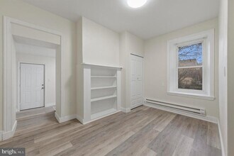 109 W Queen Ln in Philadelphia, PA - Building Photo - Building Photo